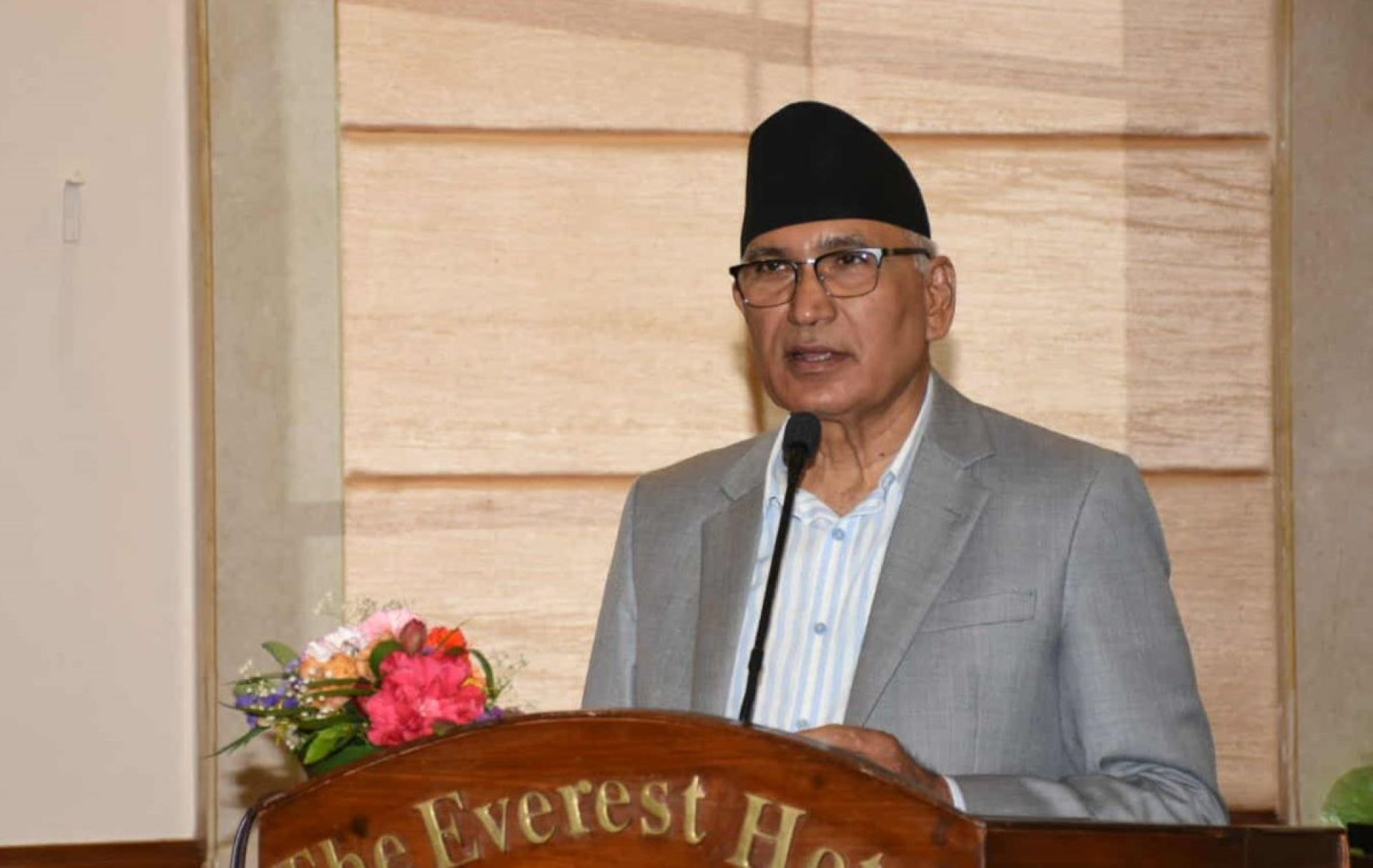 विद्युतको खपत बढाउनकै लागि ईभीको करलाई स्थिर राखेका हौं: अर्थमन्त्री